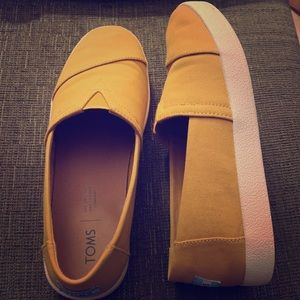 Mustard yellow Women’s Toms